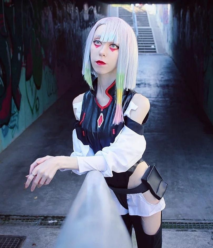 Outdoor ambient cos portrait contributed by @LunAry in a graffiti-covered tunnel, displaying layered shoulder panels and chest gem detail against gritty urban backdrops
