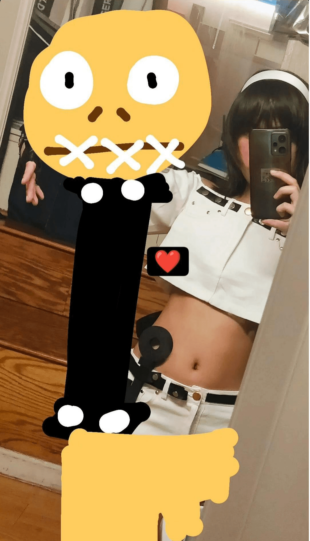 @k’s mirror selfie in A.B.A cosplay, with the giant key prop edited in