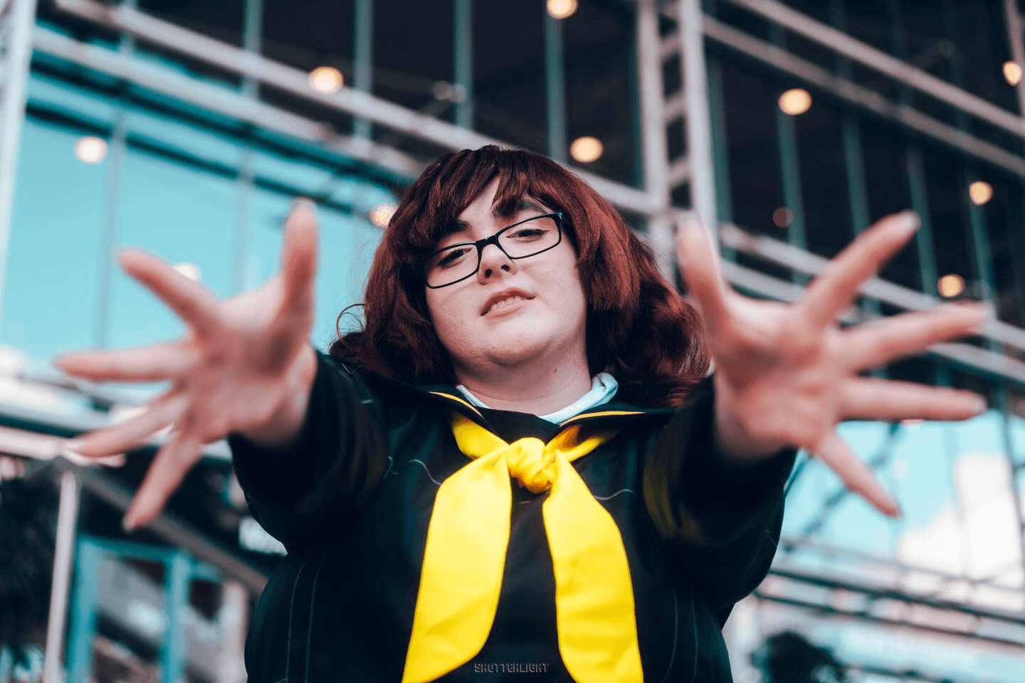 Outdoor convention customer cos photo of Rise Kujikawa winter sailor uniform, reaching hands toward camera